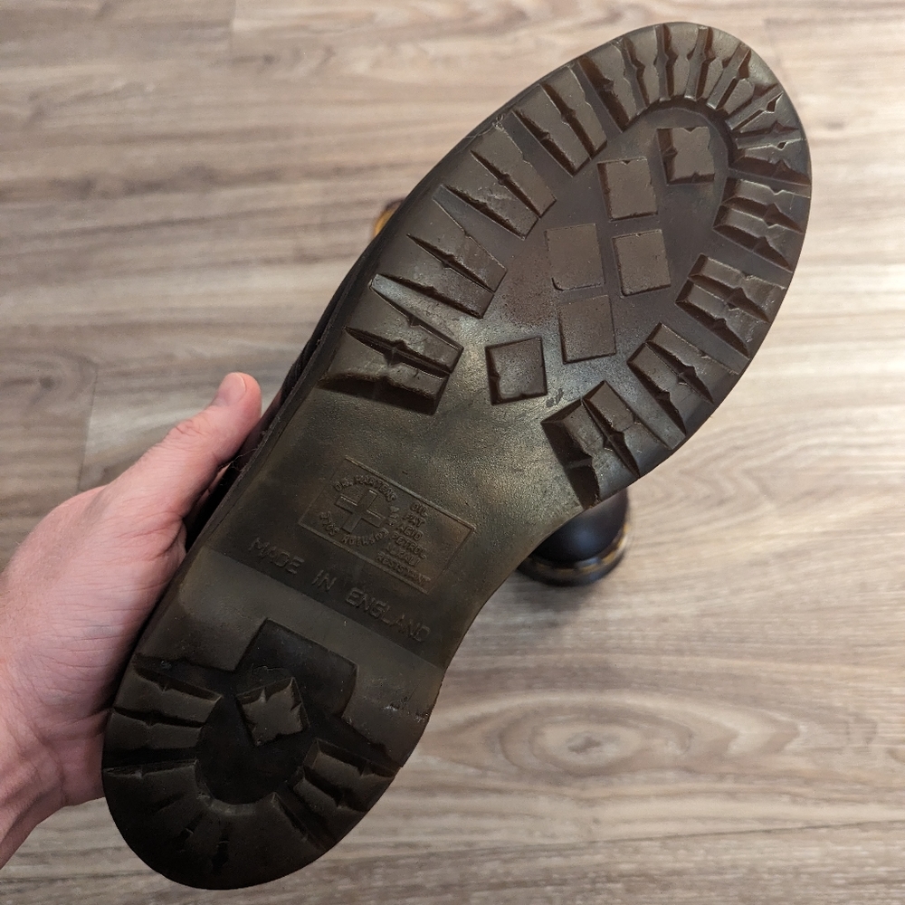 Vintage Dr. Martens low made in England boots 9 - Picture 6 of 6